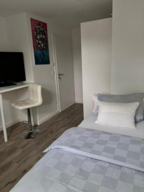 Zimmer mit Küche und Bad